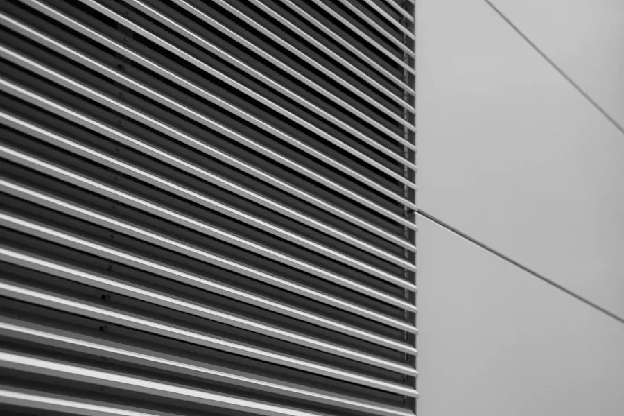 Grille à lames filantes en aluminium, exemple de réalisation