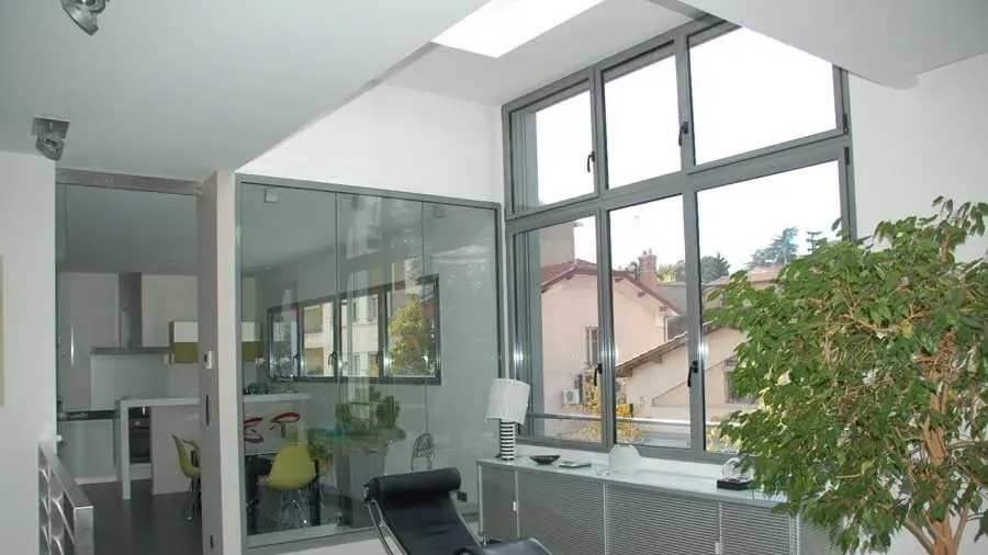 Menuiserie battante en aluminium, exemple de réalisation